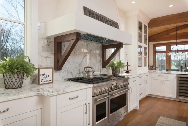 Custom kitchen cabinets that complement your appliances